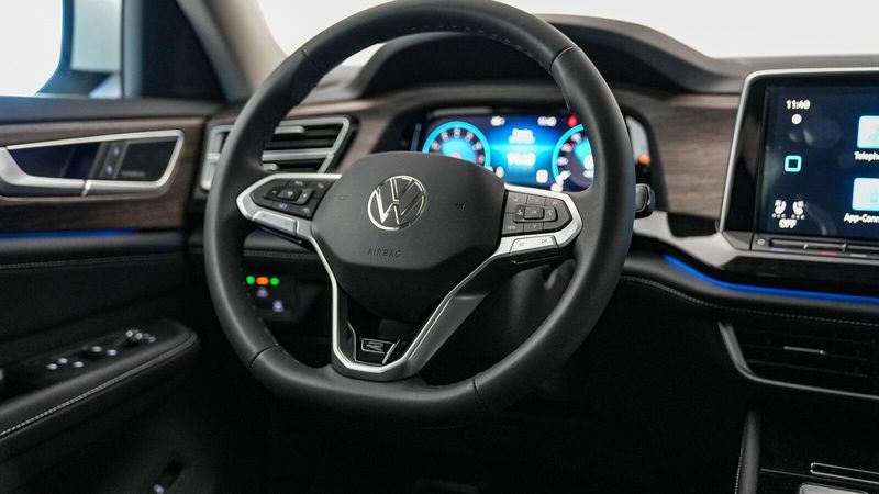 2025 Volkswagen Atlas 2.0T SEL Premium R-LineImage 17