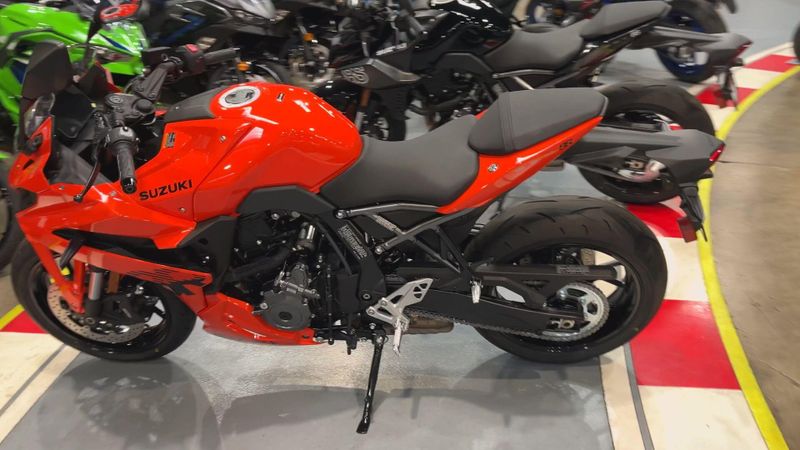 New 2026 Suzuki GSX-8R Image 2