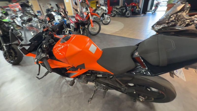 Used 2022 KTM RC 390 Image 6