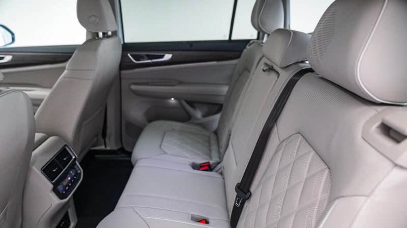 2025 Volkswagen Atlas 2.0T SEL Premium R-LineImage 19