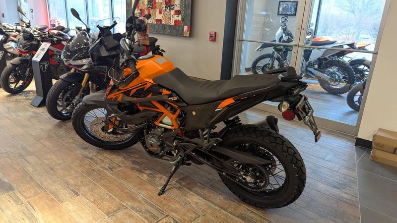 New 2023 KTM Adventure 390  SPOKE Image 2