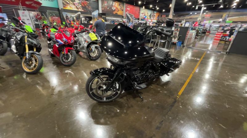 Used 2025 Harley-Davidson ROAD GLIDE Image 4