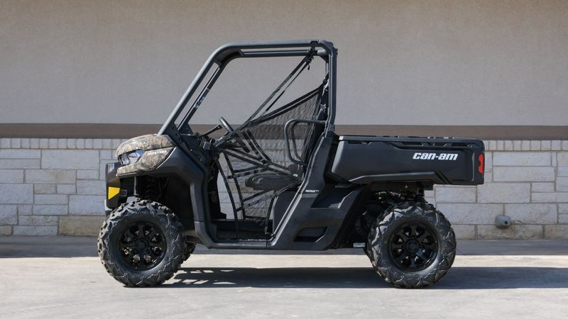 2023 CAN-AM SSV DEF DPS 62 HD9 BC 23 in a CAMO exterior color. Family PowerSports (877) 886-1997 familypowersports.com 