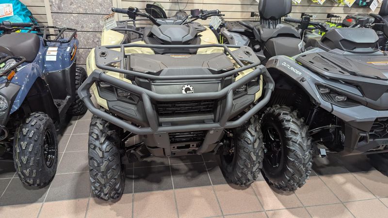 2025 Can-Am OUTLANDER PRO HD7 HUNTING EDITION DESERT TANImage 4