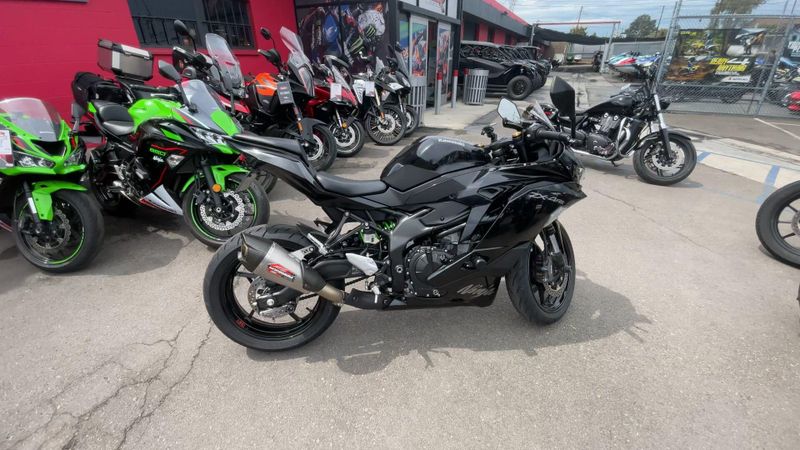 Used 2024 Kawasaki NINJA ZX-4RR Image 4