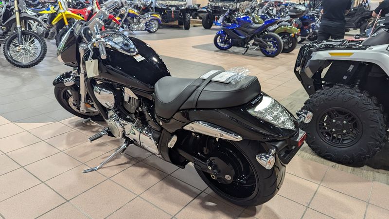 2025 Suzuki BOULEVARD M109RImage 5