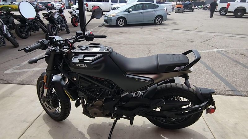 Used 2023 Husqvarna SVARTPILEN 401 Image 9