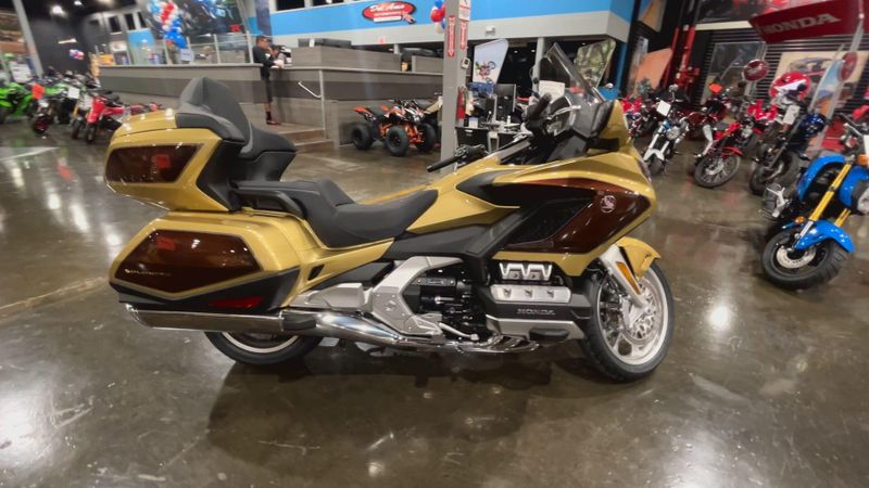 2025 Honda GOLDWING TOUR DCT Image 9