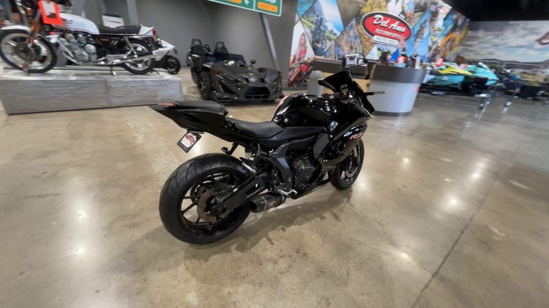 Used 2023 Yamaha YZF-R7 Image 8
