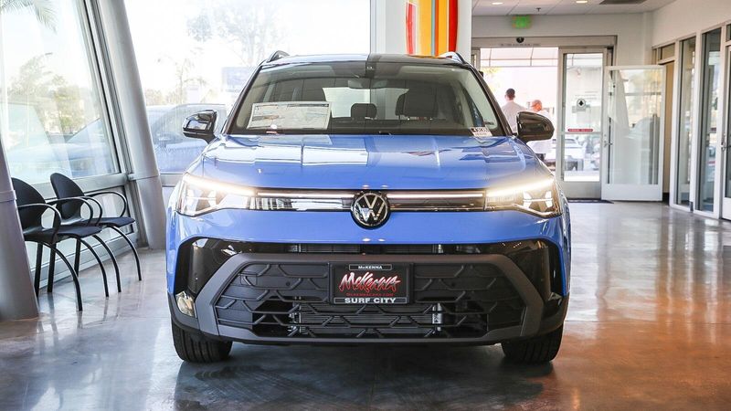 2025 Volkswagen Taos 1.5T SEImage 2