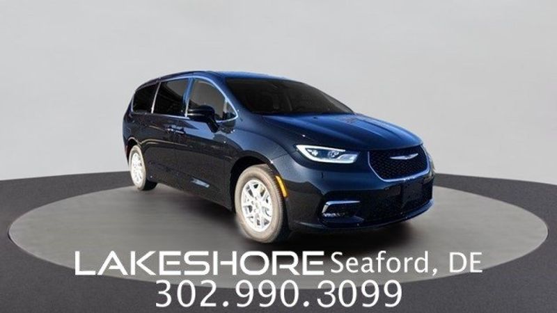 2021 CHRYSLER Pacifica Touring LImage 1