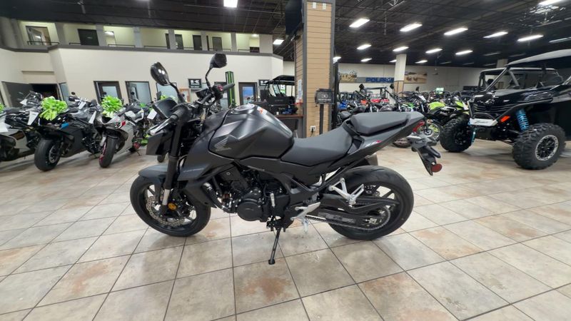 New 2025 Honda CB750 HORNET Image 6