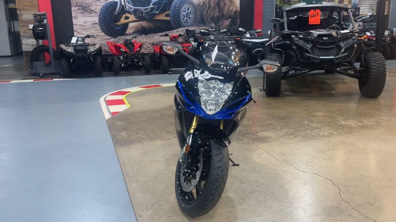 New 2027 Suzuki GSX-R750 Image 3