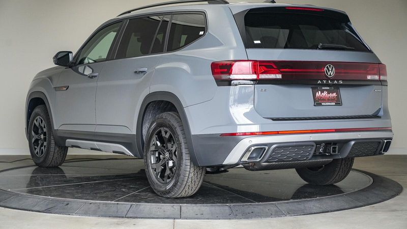 New 2025 Volkswagen Atlas 2.0T Peak EditionImage 2