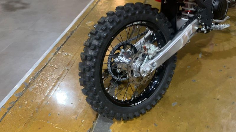 2025 KTM 300 SX Image 8
