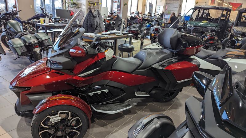 2024 CAN-AM SPYDER RT LIMITED DEEP MARSALA METALLIC WITH PLATINUMImage 1