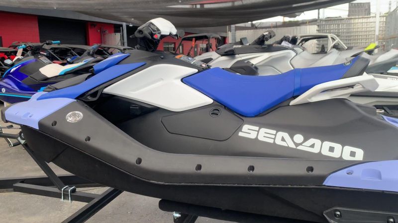 New 2025 Sea-Doo SPARK FOR 2 90 CONVENIENCE PACKAGE (SOUND SYSTEM) Image 3