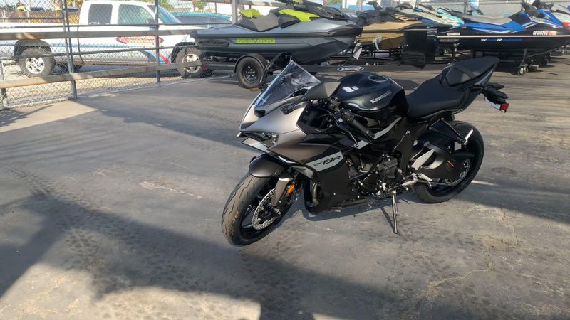New 2026 Kawasaki NINJA ZX-6R ABS Image 4