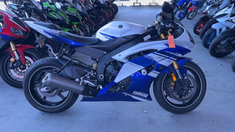 Used 2014 Yamaha YZF-R6 CA Image 5