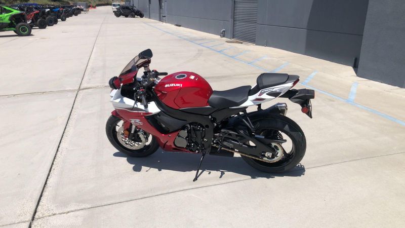 New 2027 Suzuki GSX-R750 Image 9