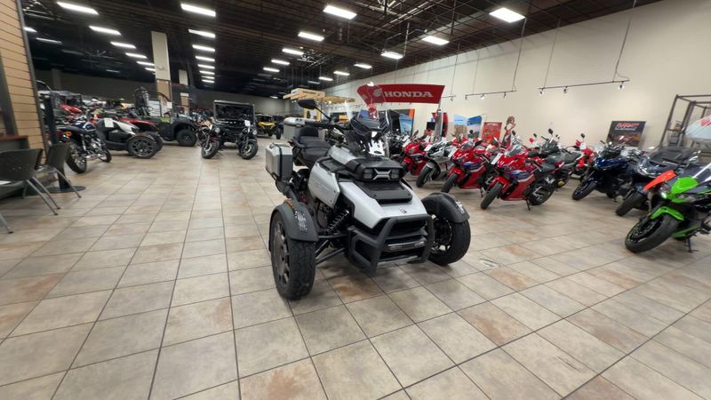 New 2025 Can-Am CANYON XT Image 3