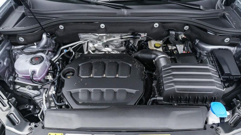 2025 Volkswagen Atlas 2.0T SEL Premium R-LineImage 12