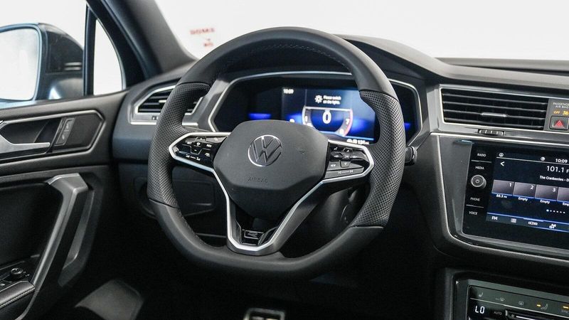 2023 Volkswagen Tiguan 2.0T SE R-Line BlackImage 15