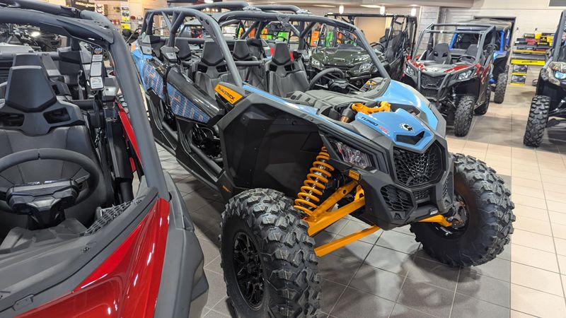 2025 Can-Am MAVERICK MAX RS 72 TURBO RR SCANDI BLUE AND ORANGE CRUSHImage 3