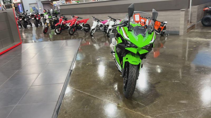 2025 Kawasaki NINJA 500 KRT EDITION SE ABS  in a LIME GREEN/EBONY/PEARL BLIZZARD WHITE exterior color. Del Amo Motorsports of Redondo Beach (424) 390-7811 delamomotorsports.com 