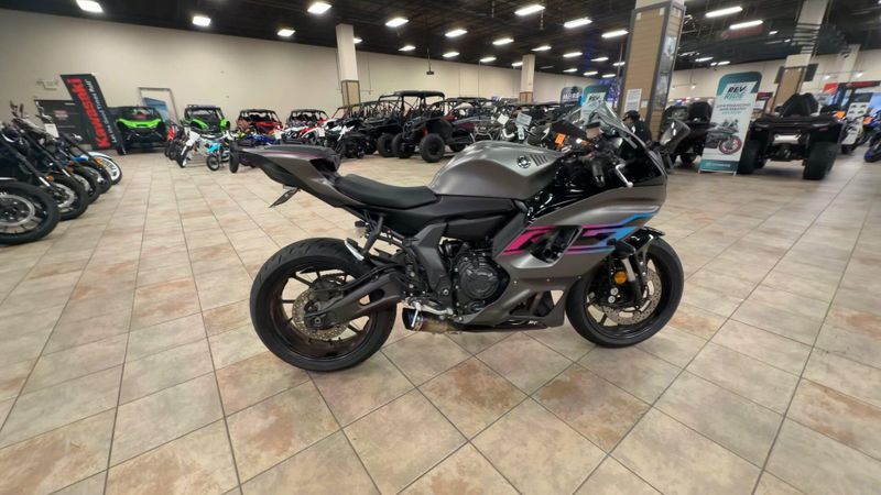 Used 2024 Yamaha YZF-R7 CA Image 9