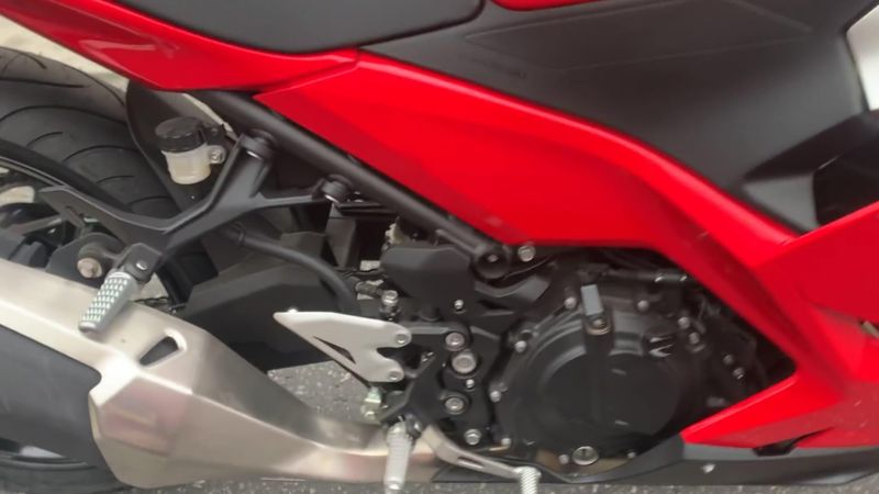 Used 2021 Kawasaki Ninja 400 Base Image 2