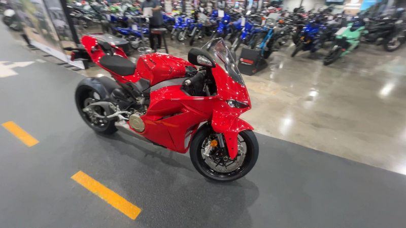 New 2026 Ducati PANIGALE V4 Image 6
