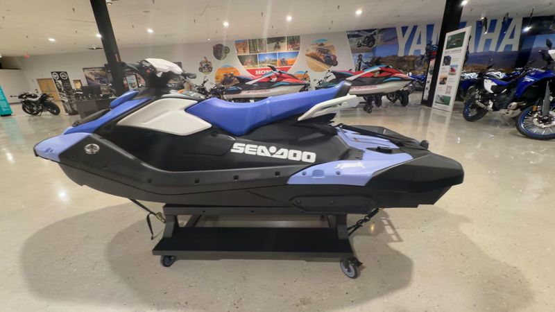 New 2026 Sea-Doo SPARK FOR 3 CONVENIENCE PACKAGE Image 9
