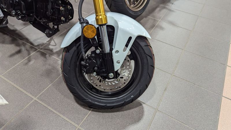 2025 Honda GROM BASE PEARL WHITEImage 14