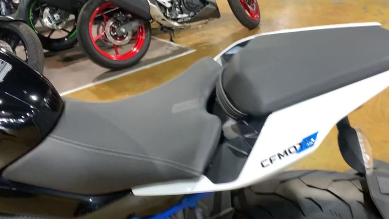 New 2025 CFMOTO 300NK Image 9