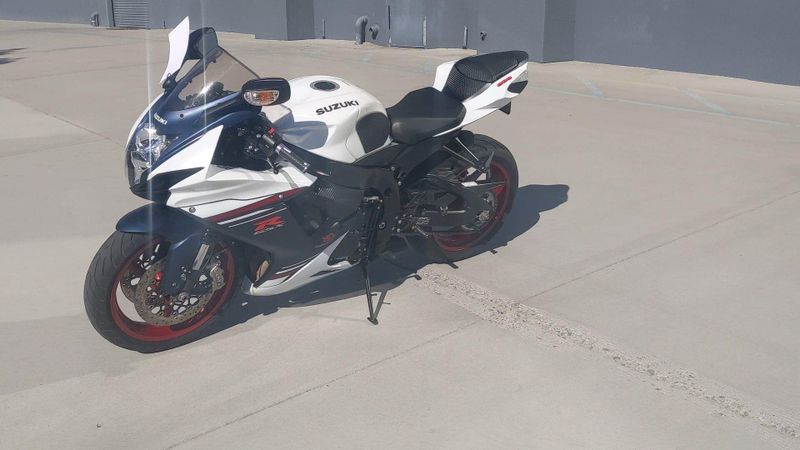 Used 2025 Suzuki GSX-R600 CA Image 8
