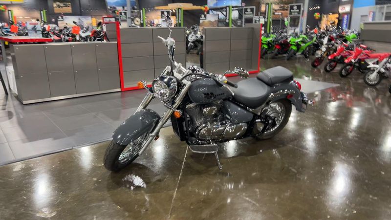 2025 Suzuki BOULEVARD C50  in a GRAY exterior color. Del Amo Motorsports of Redondo Beach (424) 390-7811 delamomotorsports.com 