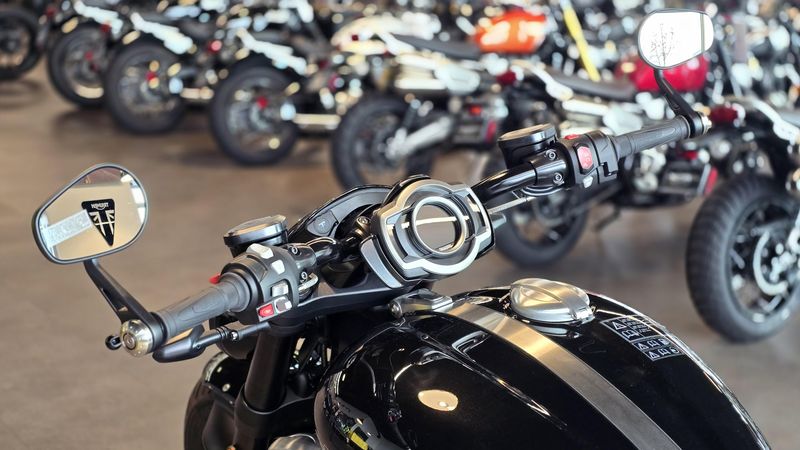 New 2025 Triumph ROCKET 3 STORM R 