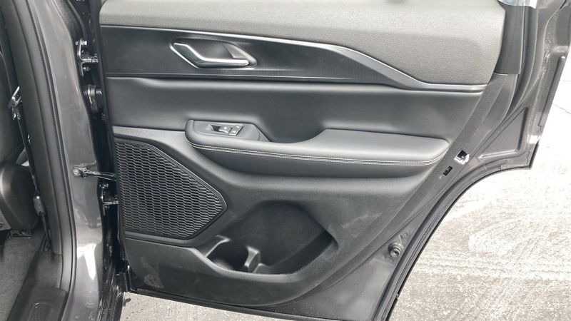 2023 Jeep Grand Cherokee Altitude 4x4Image 28