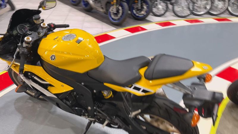 Used 2016 Yamaha YZF-R6 CA Image 2