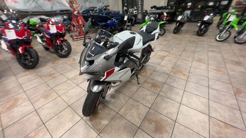 New 2025 Kawasaki NINJA ZX-6R ABS Image 8
