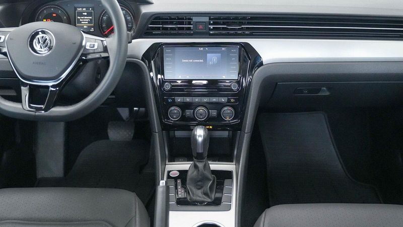 2022 Volkswagen Passat 2.0T SEImage 13
