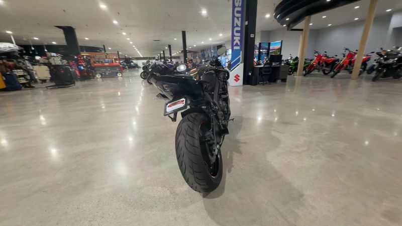 Used 2015 Yamaha YZF-R6 Image 4