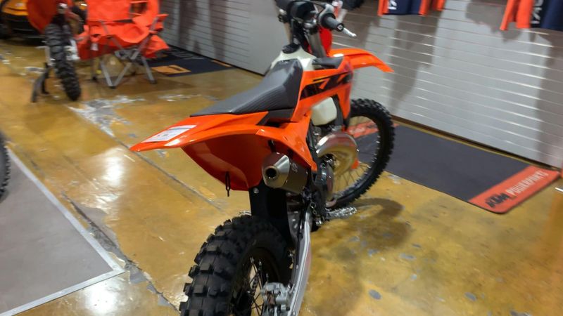 2025 KTM 300 XC Image 4