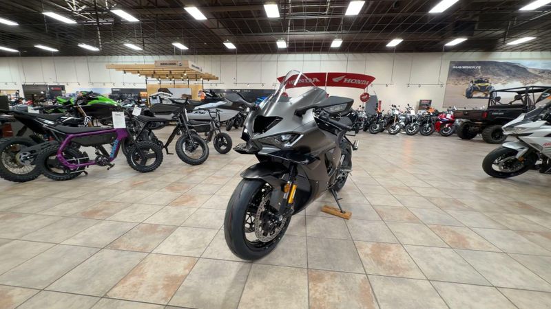 New 2026 Kawasaki NINJA ZX-10R Image 4