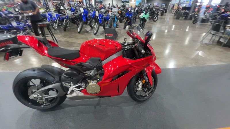New 2026 Ducati PANIGALE V4 Image 5