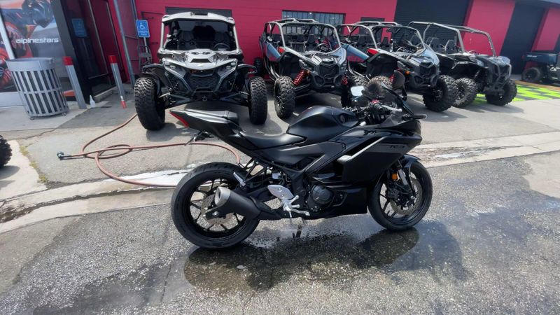Used 2025 Yamaha YZF-R3 ABS Image 9