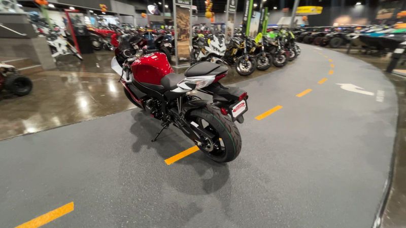 New 2027 Suzuki GSX-R750 Image 7