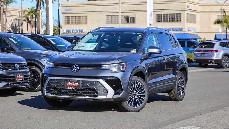 2025 Volkswagen Taos 1.5T SEImage 1