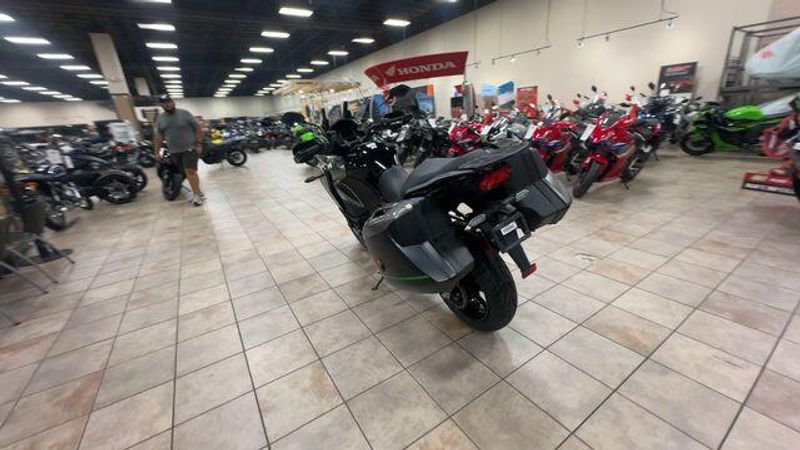 New 2025 Kawasaki VERSYS 1100 SE LT ABS Image 2